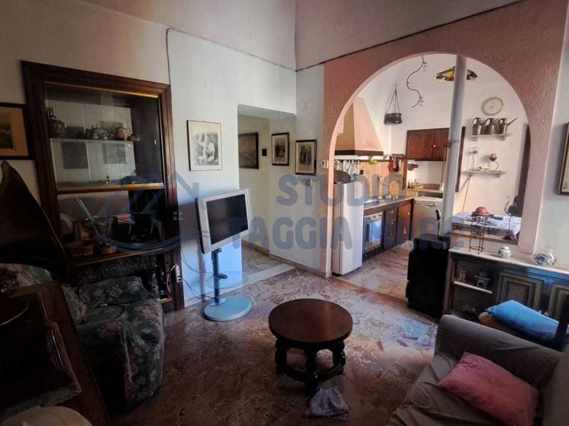 Trilocale in Vendita a Badalucco, 109'000€, 80 m², con Box