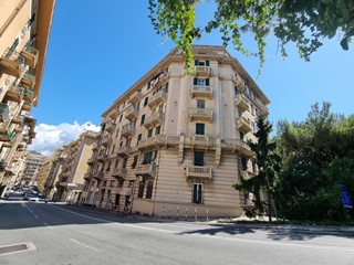 Appartamento in Vendita a Genova, zona San Fruttuoso, 199'300€, 109 m²