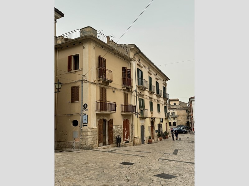 Appartamento in Vendita a Lama dei Peligni, 56'000€, 230 m²