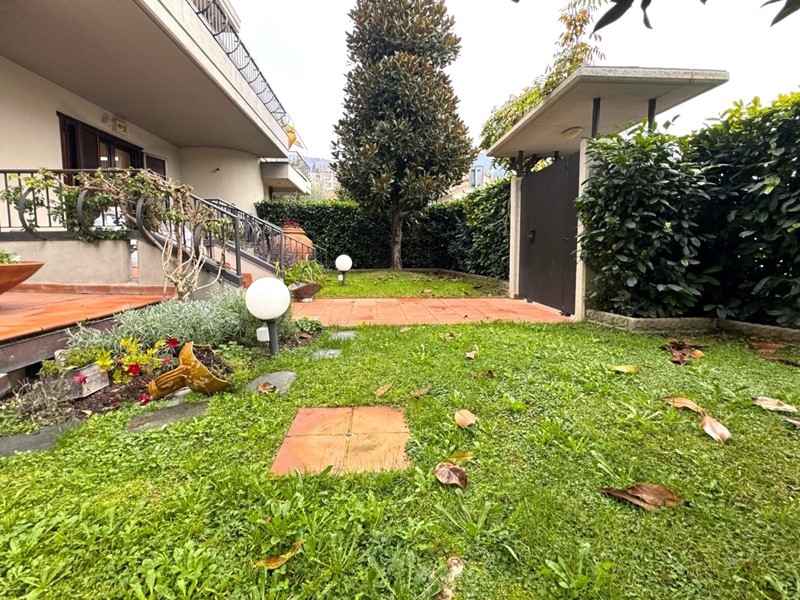 Casa Indipendente in Vendita a Prato, 890'000€, 300 m², con Box