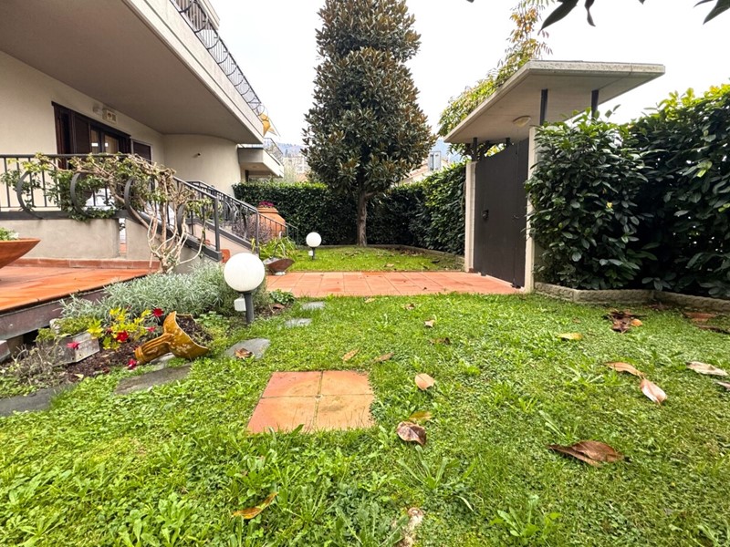 Casa Indipendente in Vendita a Prato, 890'000&euro;, 300 m², con Box