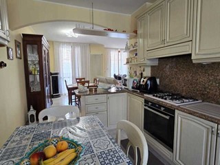 Villetta a schiera in Vendita a San Mauro Pascoli, 345'000&euro;, 165 m², con Box