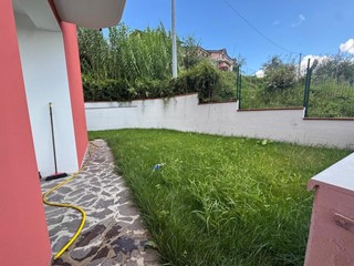 Casa Semi Indipendente in Vendita a Aulla, zona Albiano Magra, 300'000€, 250 m², con Box