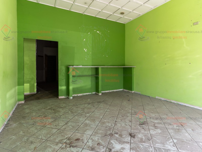 Immobile commerciale in Vendita a Siracusa, zona Teracati Grotticelle, 58'000&euro;, 50 m²