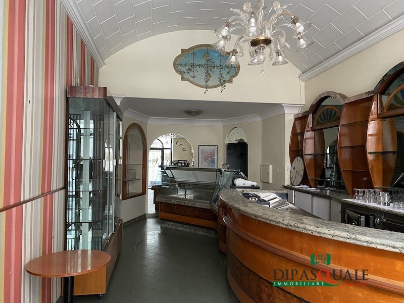 Ufficio in Affitto a Ragusa, 700€, 90 m²