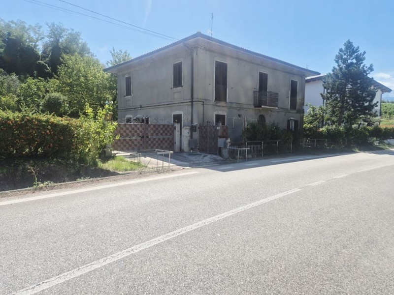 Villa in Vendita a Casacanditella, 225'000&euro;, 260 m²