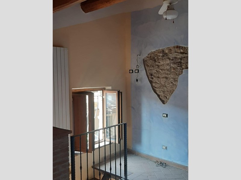 Casa Indipendente in Affitto a Vicopisano, 900€, 70 m²