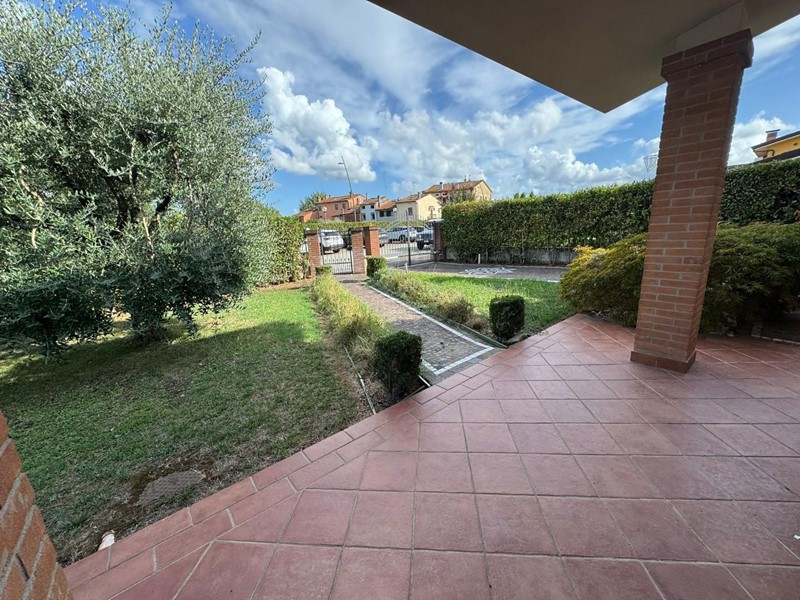 Villa in Vendita a Capannori, zona Lammari, 490'000€, 170 m²