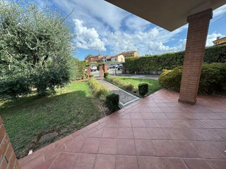 Villa in Vendita a Capannori, zona Lammari, 490'000€, 170 m²