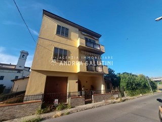 Casa Indipendente in Vendita a Calcinaia, zona Fornacette, 299'000€, 300 m², arredato, con Box