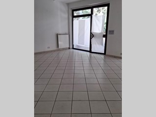 Negozio in Vendita a Carrara, zona Marina di Carrara, 90'000€, 50 m²