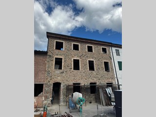 Quadrilocale in Vendita a Capannori, zona Camigliano, 220'000€, 100 m²