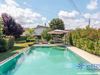 Villa in Vendita a Lucca, zona Nave, 850'000&euro;, 396 m², arredato