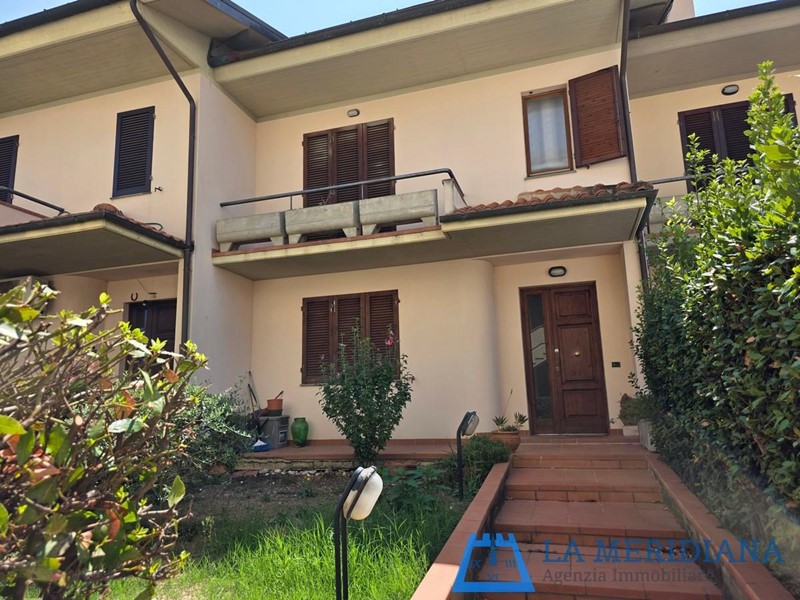 Casa Indipendente in Vendita a Larciano, 250'000€, 220 m², arredato, con Box