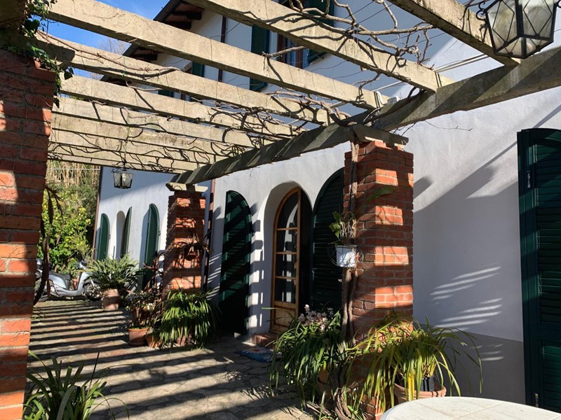 Villa in Vendita a San Giuliano Terme, 650'000€, 340 m², con Box