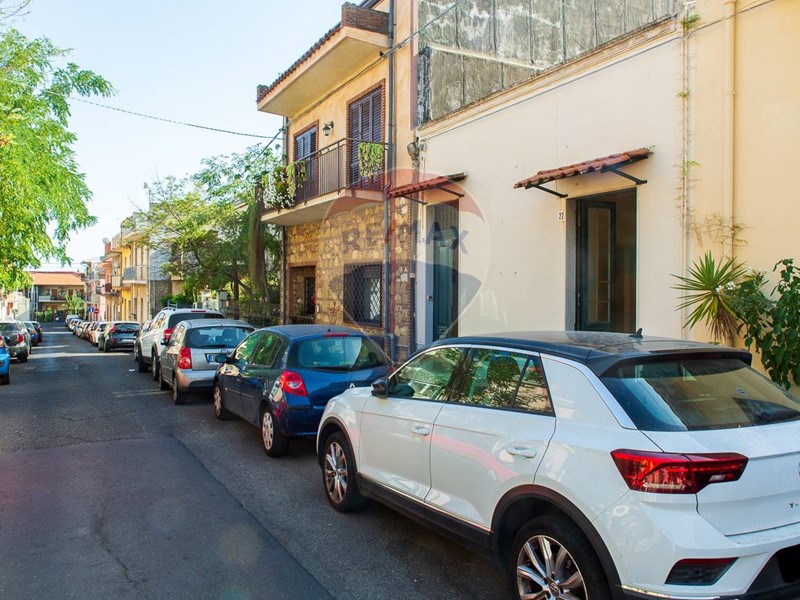 Casa Indipendente in Vendita a Aci Castello, 179'000€, 96 m²