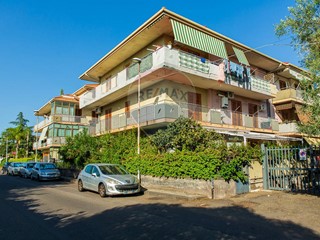 Appartamento in Vendita a Aci Sant'Antonio, 102'000€, 114 m²