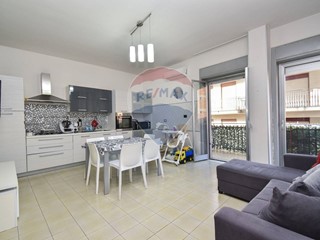 Quadrilocale in Vendita a Adrano, 115'000&euro;, 140 m²