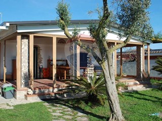Villa in Vendita a Anzio, 118'000€, 70 m²