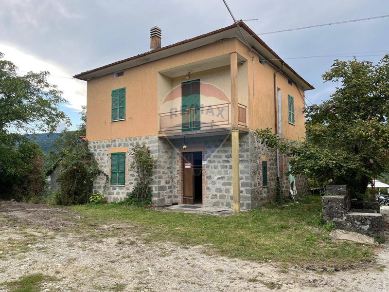 Casa Indipendente in Vendita a Corniglio, 60'000&euro;, 160 m²