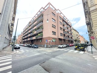 Ufficio in Vendita a Torino, 220'000€, 310 m²