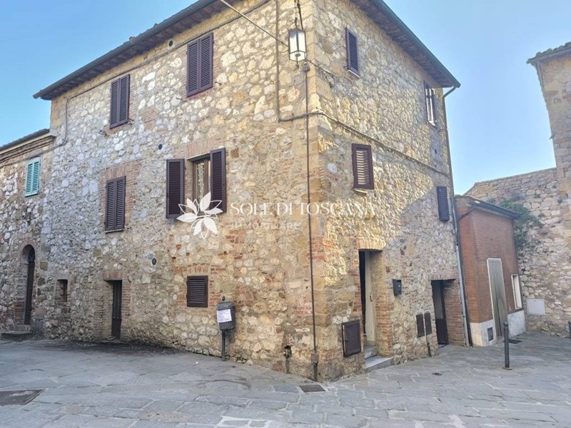 Appartamento in Vendita a Torrita di Siena, 235'000€, 203 m²