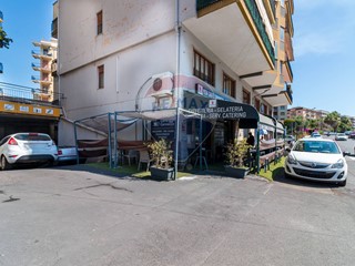 Immobile commerciale in Vendita a Tremestieri Etneo, 105'000€, 900 m²