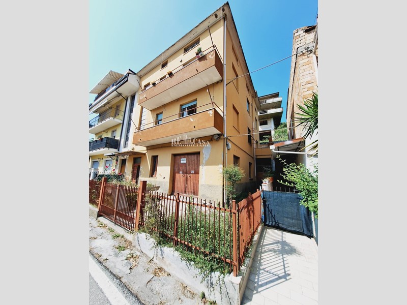 Casa Indipendente in Vendita a San Benedetto del Tronto, 250'000€, 350 m², con Box
