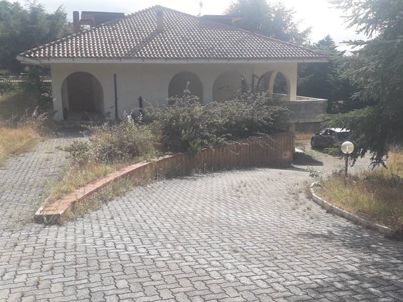 Villa in Vendita a San Giovanni Teatino, 250'000€, 390 m²