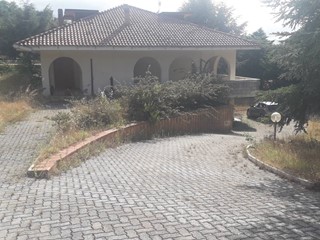 Villa in Vendita a San Giovanni Teatino, 250'000€, 390 m²