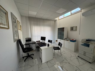 Immobile commerciale in Vendita a Porto San Giorgio, 140'000€, 54 m²