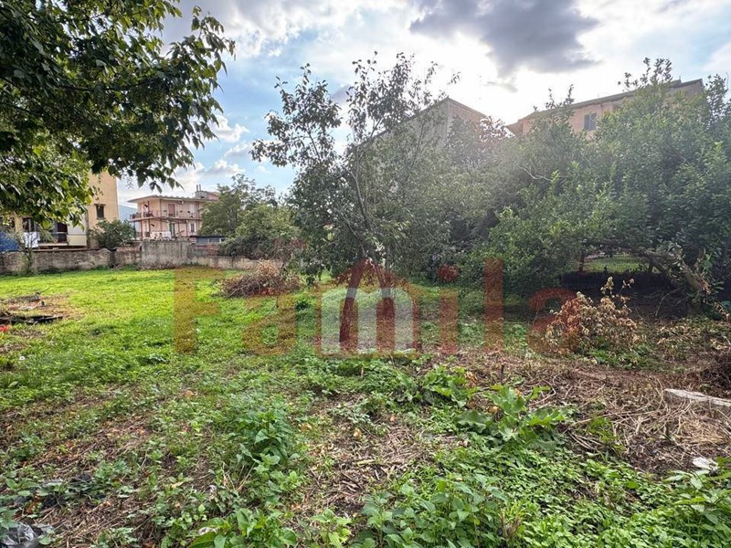Terreno edificabile in Vendita a Quadrelle, 109'000€, 728 m²
