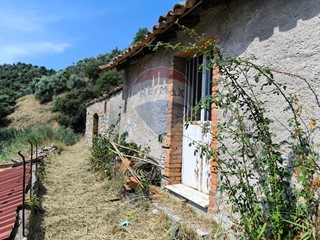 Rustico in Vendita a Graniti, 65'000€, 95 m²