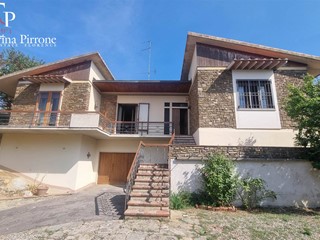 Villa in Vendita a Greve in Chianti, 650'000€, 255 m²