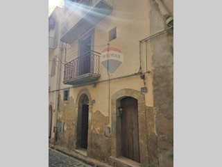 Casa Indipendente in Vendita a Caltagirone, 7'000€, 80 m²