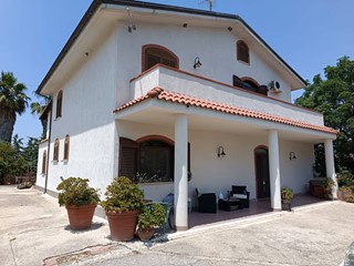 Villa in Vendita a Capaccio Paestum, 450'000€, 300 m²