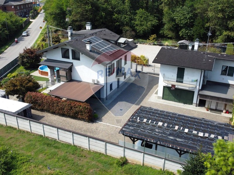 Villa in Vendita a Cardano al Campo, 530'000€, 500 m²