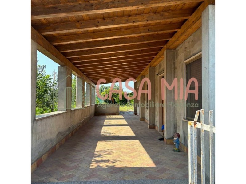 Casa Indipendente in Vendita a Castel San Giovanni, 70'000€, 173 m²