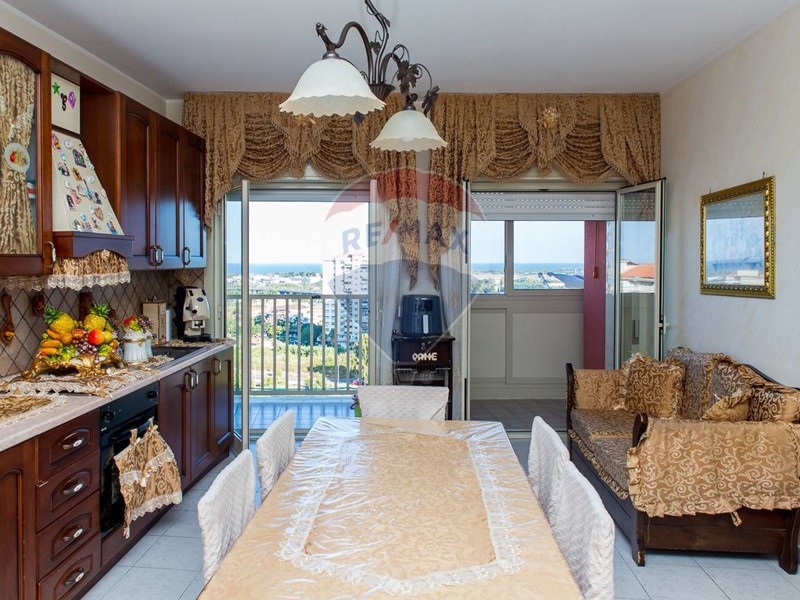 Quadrilocale in Vendita a Catania, 115'000&euro;, 94 m²