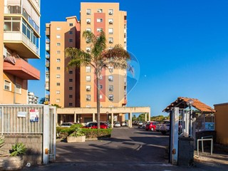 Quadrilocale in Vendita a Catania, 115'000&euro;, 94 m²