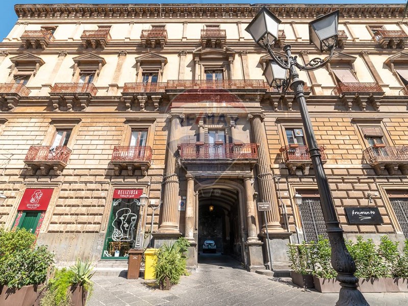 Appartamento in Affitto a Catania, 1'000&euro;, 165 m²