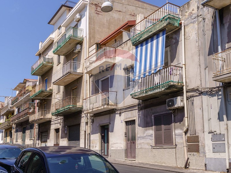 Quadrilocale in Vendita a Catania, 72'000&euro;, 86 m²