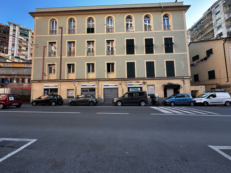 Immobile commerciale in Vendita a Genova, 280'000€, 301 m²