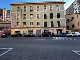 Immobile commerciale in Vendita a Genova, 280'000€, 301 m²