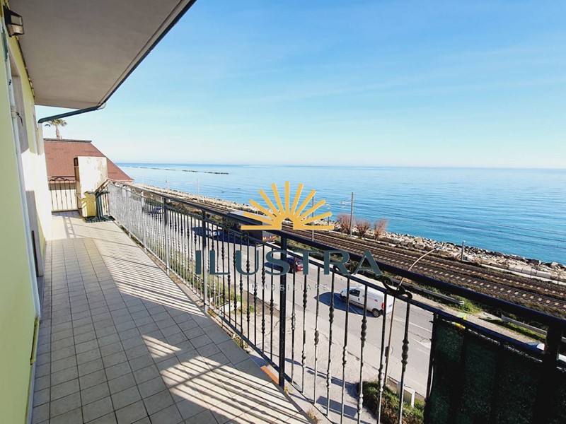Appartamento in Vendita a Grottammare, 230'000€, 145 m²
