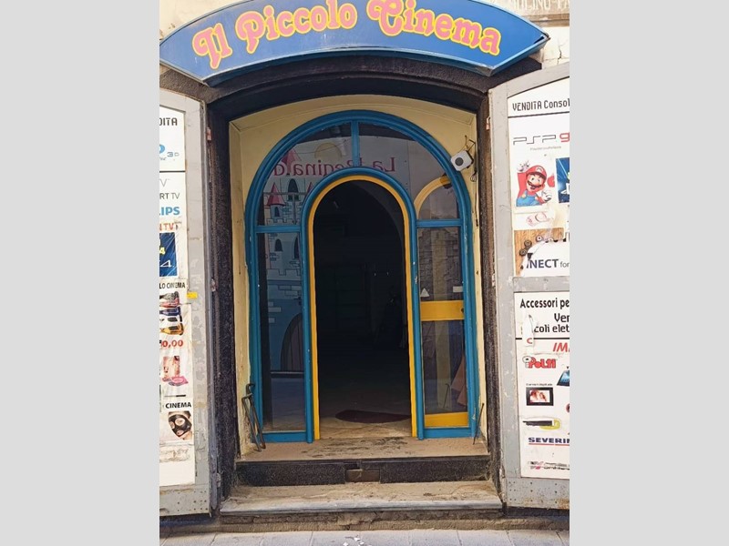 Immobile commerciale in Vendita a Nocera Inferiore, 120'000€, 120 m²