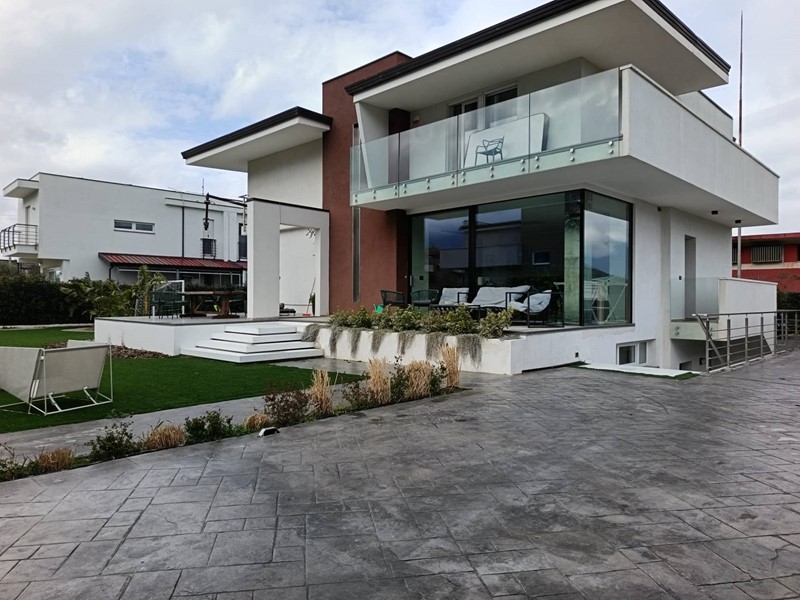 Villa in Vendita a Nocera Inferiore, 750'000€, 800 m²