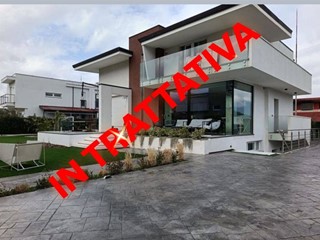 Villa in Vendita a Nocera Inferiore, 750'000€, 800 m²