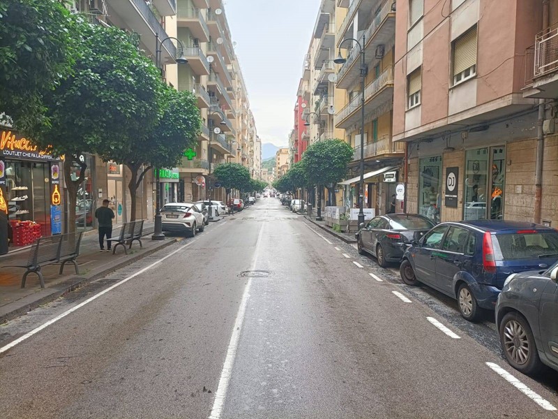 Immobile commerciale in Affitto a Nocera Inferiore, 3'800€, 450 m²