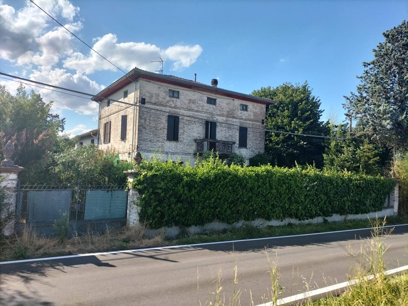 Rustico in Vendita a Noceto, 384'000€, 300 m²